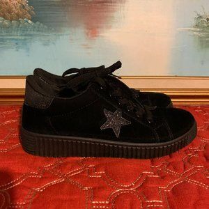 Like NEW! Bobbie Brooks Lace Up Sneakers Black  Women's 7